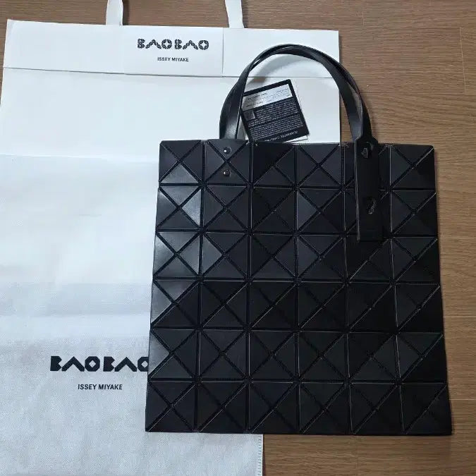 [BUNJANG] Bao Bao Lucent Matte Black Tote Bag / 최종가)새상품4/8 일본긴자 마츠야백화점에서 구매한 루센트 블랙입니다