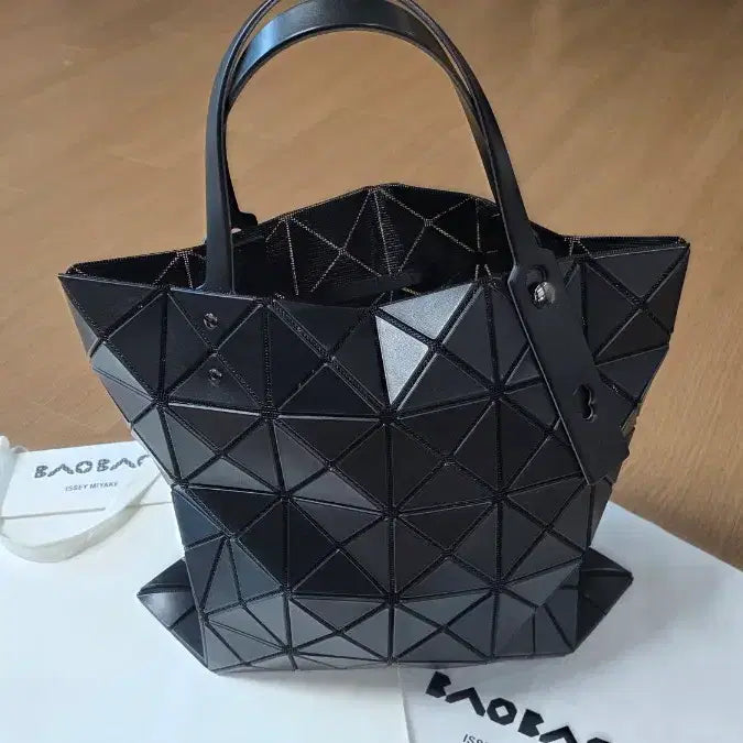 [BUNJANG] Bao Bao Lucent Matte Black Tote Bag / 최종가)새상품4/8 일본긴자 마츠야백화점에서 구매한 루센트 블랙입니다