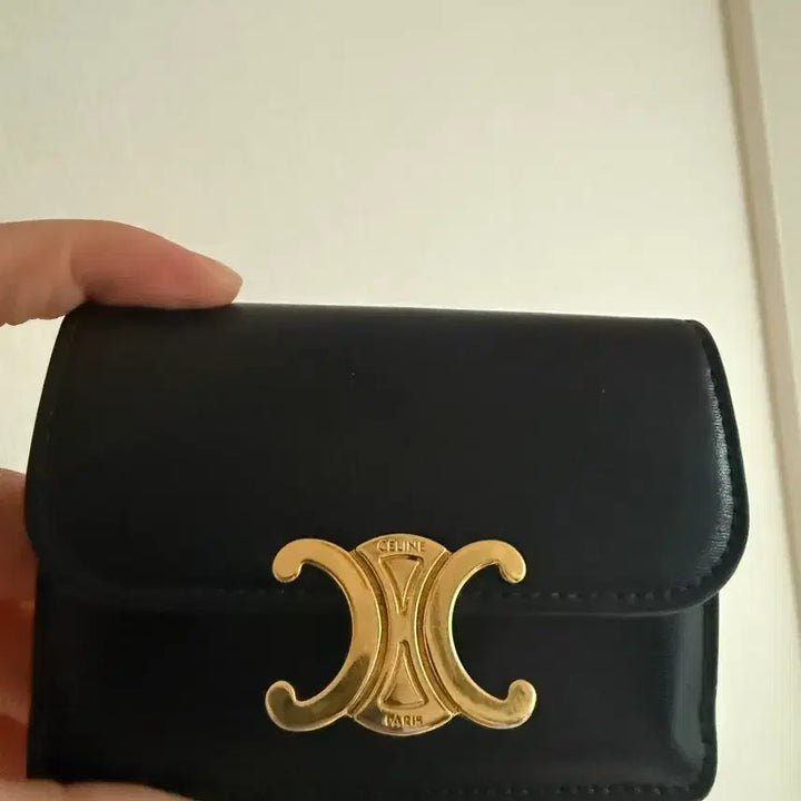 [SOLD OUT] 셀린느 샤이니 카프스킨 플랩 카드 홀더 블랙