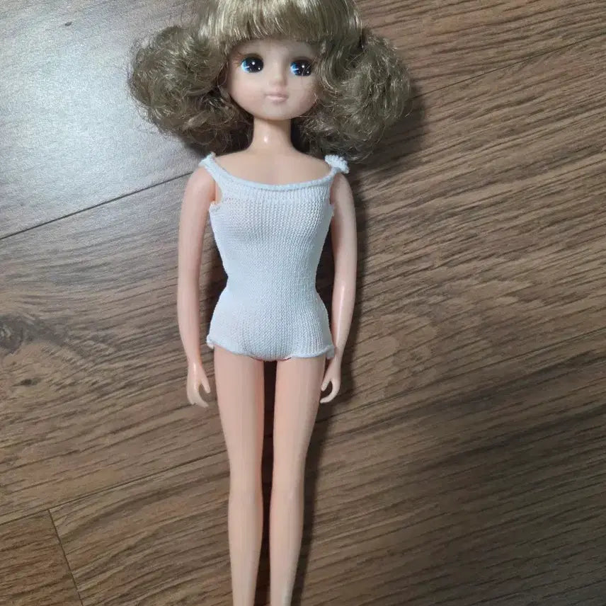 [BUNJANG] Licca-Castle Six-Inch Doll with White Outfit / 리카 리카캐슬 육일돌 육일인형 육일의상