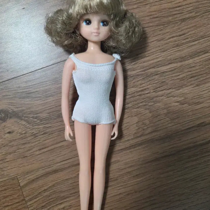 [BUNJANG] Licca-Castle Six-Inch Doll with White Outfit / 리카 리카캐슬 육일돌 육일인형 육일의상