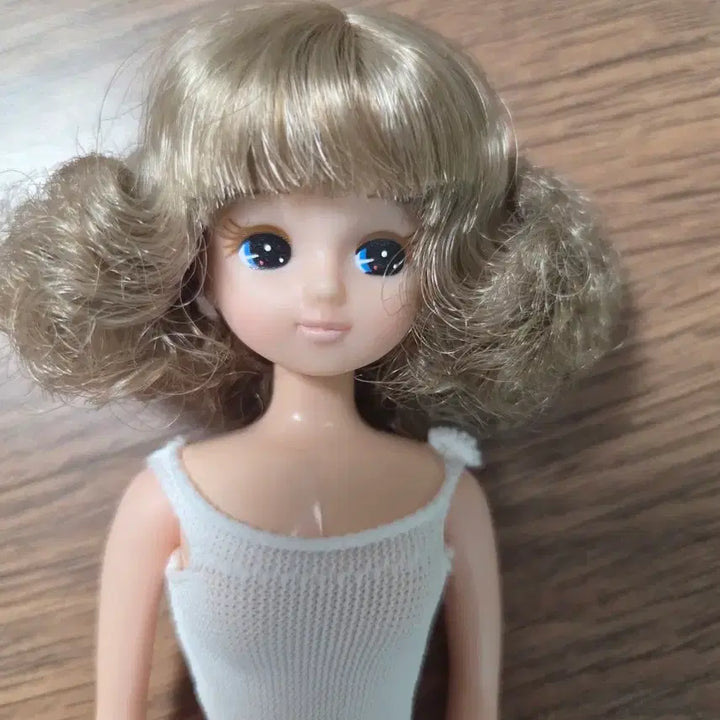 [BUNJANG] Licca-Castle Six-Inch Doll with White Outfit / 리카 리카캐슬 육일돌 육일인형 육일의상