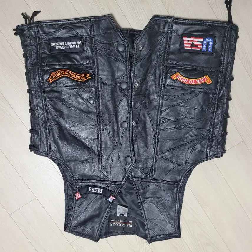 [BUNJANG] PIE COLOUR Black Leather Biker Vest Patch Detail / PIE COLOUR 블랙 가죽 바이커 조끼 패치 장식
