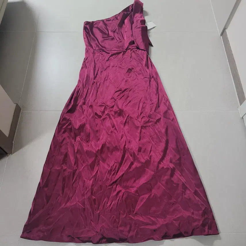 [BUNJANG] DESSY COLLECTION One Shoulder Satin Long Dress / DESSY COLLECTION 원숄더 새틴 롱 드레스 버건디