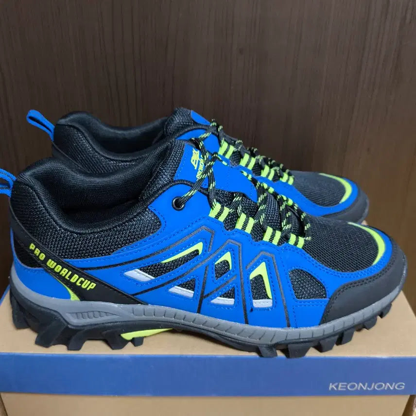 [SOLD OUT] (새상품)270 남성 등산화 프로월드컵 트레킹화 운동화