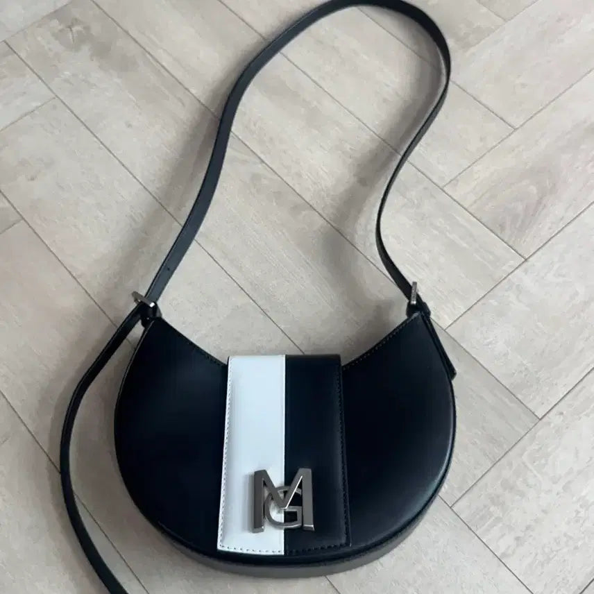 [BUNJANG] Macpie Shoulder Bag / 맥파이 숄더백