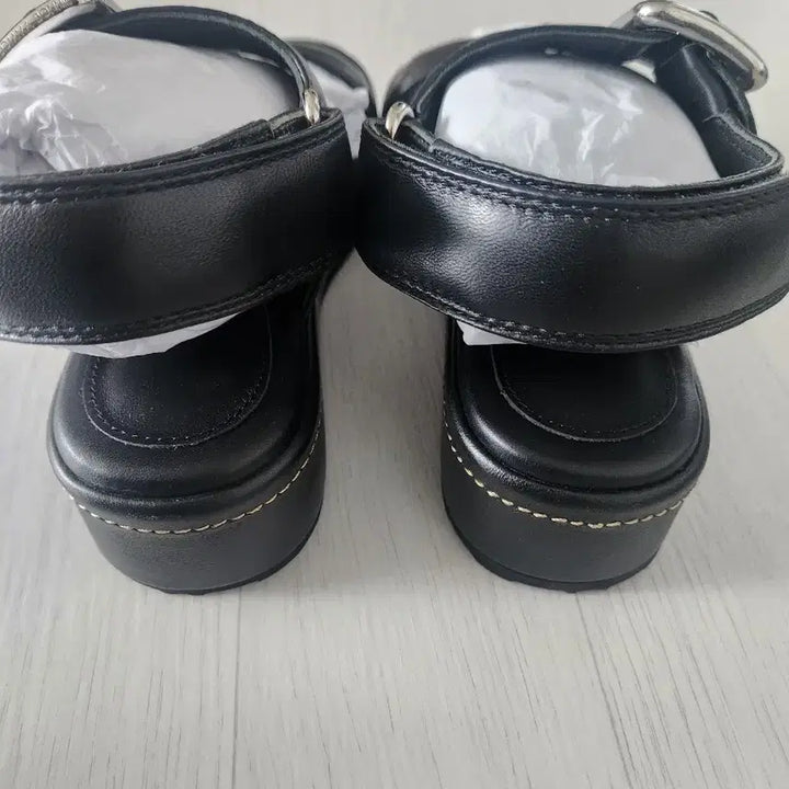 [SOLD OUT] SCB 블랙 하트 버클 샌들