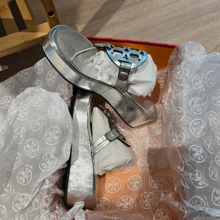 [BUNJANG] Tory Burch Miller Platform Sandals Silver 5M (220) / 토리버치 밀러 플랫폼샌들 220