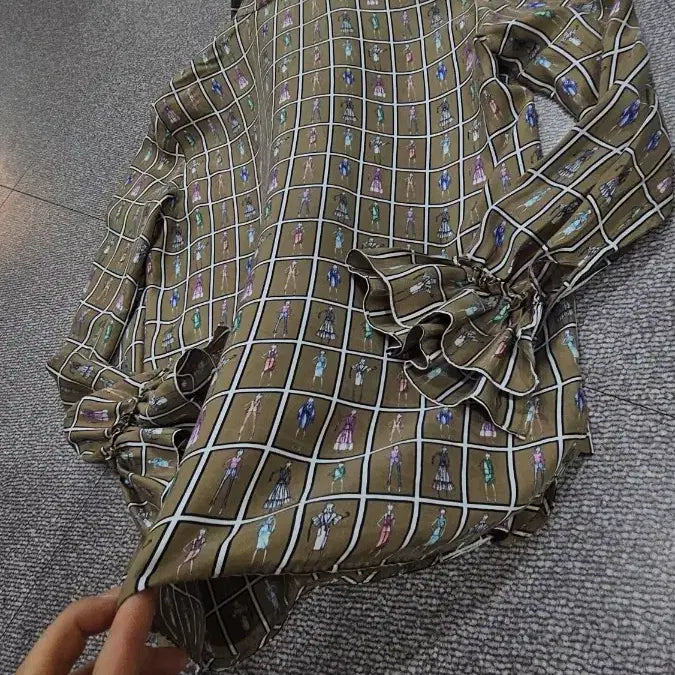 [SOLD OUT] 정품)막스마라실크  블라우스  프릴 소매