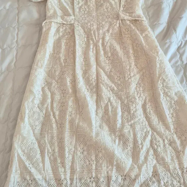 [BUNJANG] Ivory Lace Midi Dress with Puff Sleeves / 미디 원피스 레이스
