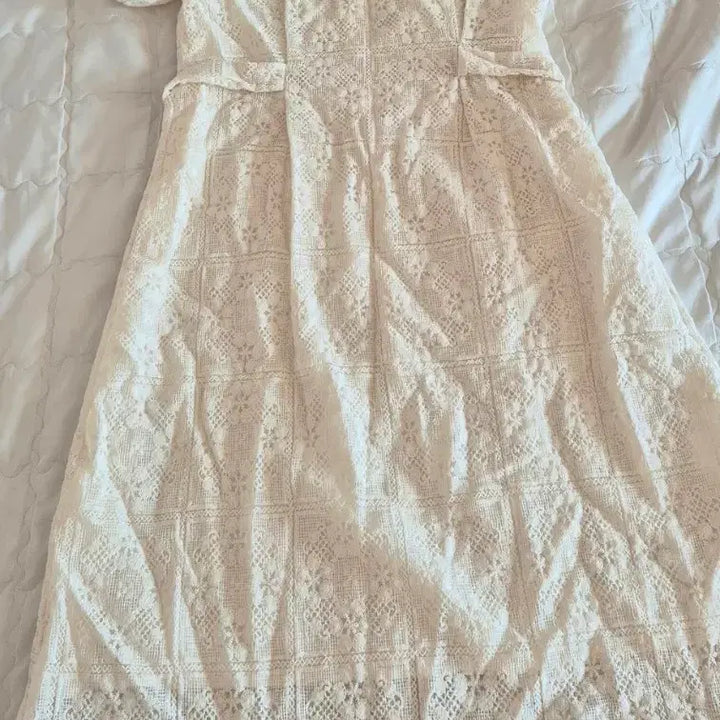 [BUNJANG] Ivory Lace Midi Dress with Puff Sleeves / 미디 원피스 레이스