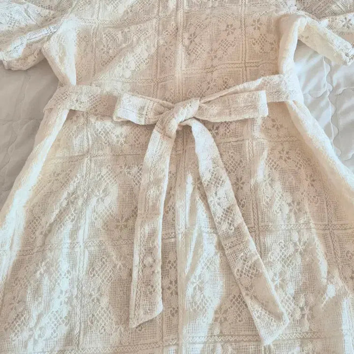 [BUNJANG] Ivory Lace Midi Dress with Puff Sleeves / 미디 원피스 레이스