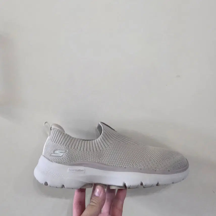 [BUNJANG] Skechers Go Walk 6 Slip-On Stunning View Taupe Beige / [245] 스케쳐스 고워크6 슬립온 스터닝뷰 토프베이지ㅡ단종매물,최저가