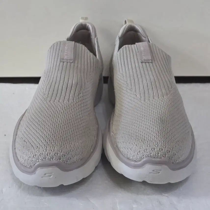 [BUNJANG] Skechers Go Walk 6 Slip-On Stunning View Taupe Beige / [245] 스케쳐스 고워크6 슬립온 스터닝뷰 토프베이지ㅡ단종매물,최저가