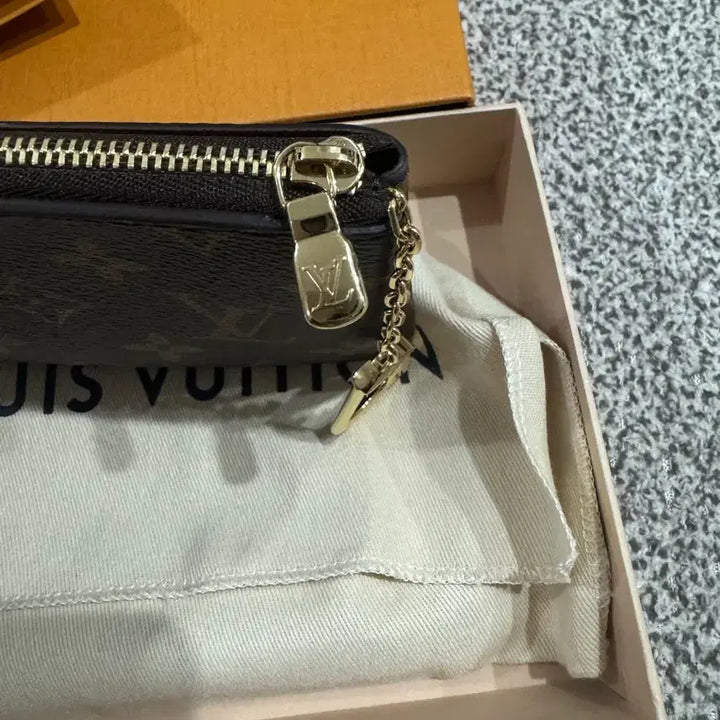 [SOLD OUT] 루이비통 키파우치 S 새상품