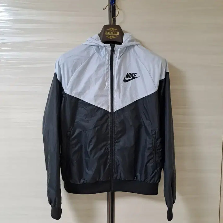 [SOLD OUT] 나이키윈드러너 여성바람막이