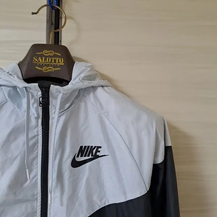 [SOLD OUT] 나이키윈드러너 여성바람막이
