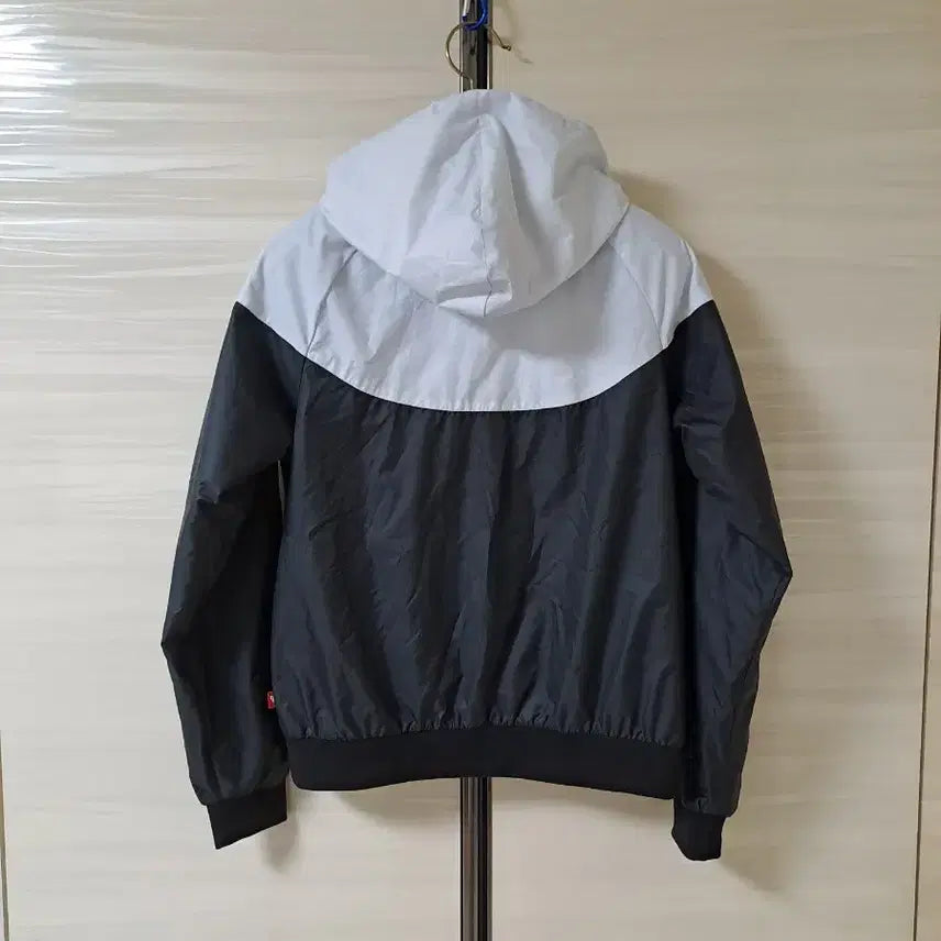 [SOLD OUT] 나이키윈드러너 여성바람막이
