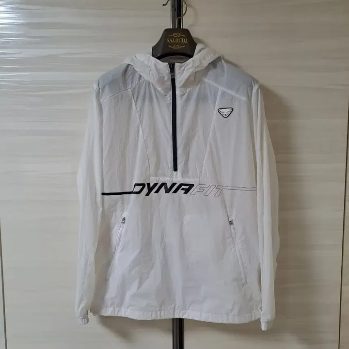 [SOLD OUT] 다이나핏 얇은바람막이 반집업