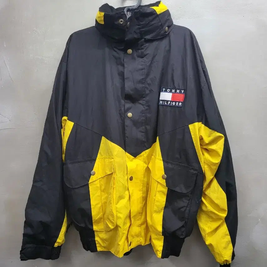 [BUNJANG] Tommy Hilfiger Windbreaker Jacket / 타미힐피거 블랙/옐로우 바람막이 가슴60 기장 75