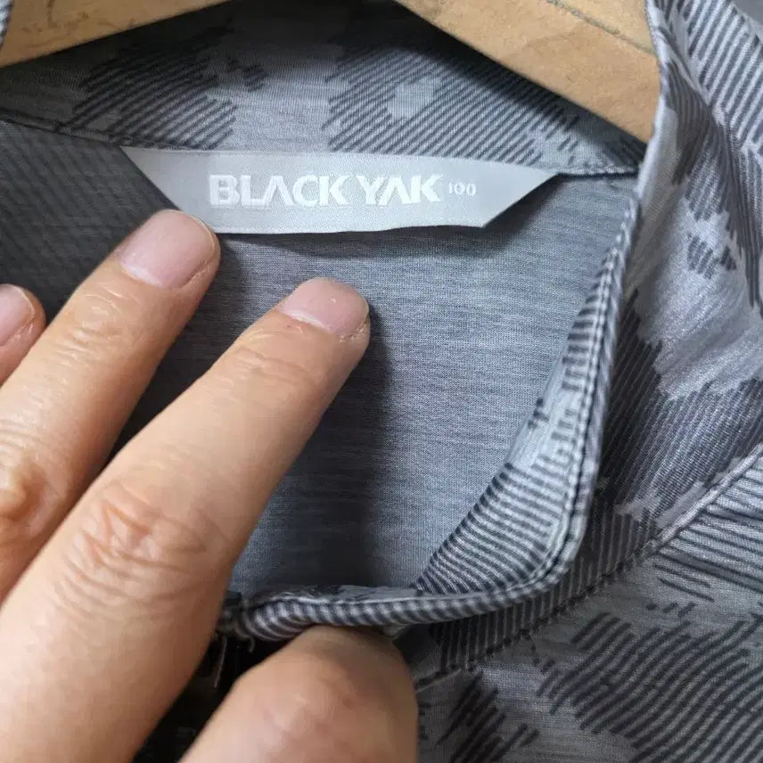 [BUNJANG] Black Yak Gray Camo Half-Neck UV Protection Long Sleeve T-Shirt / 블랙야크 그레이 카모 하프넥 자외선차단 여름용 얇은 긴팔티 사이즈100