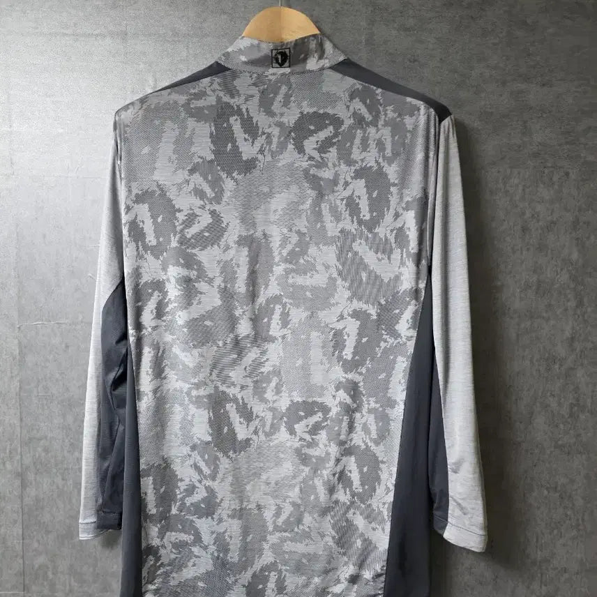 [BUNJANG] Black Yak Gray Camo Half-Neck UV Protection Long Sleeve T-Shirt / 블랙야크 그레이 카모 하프넥 자외선차단 여름용 얇은 긴팔티 사이즈100