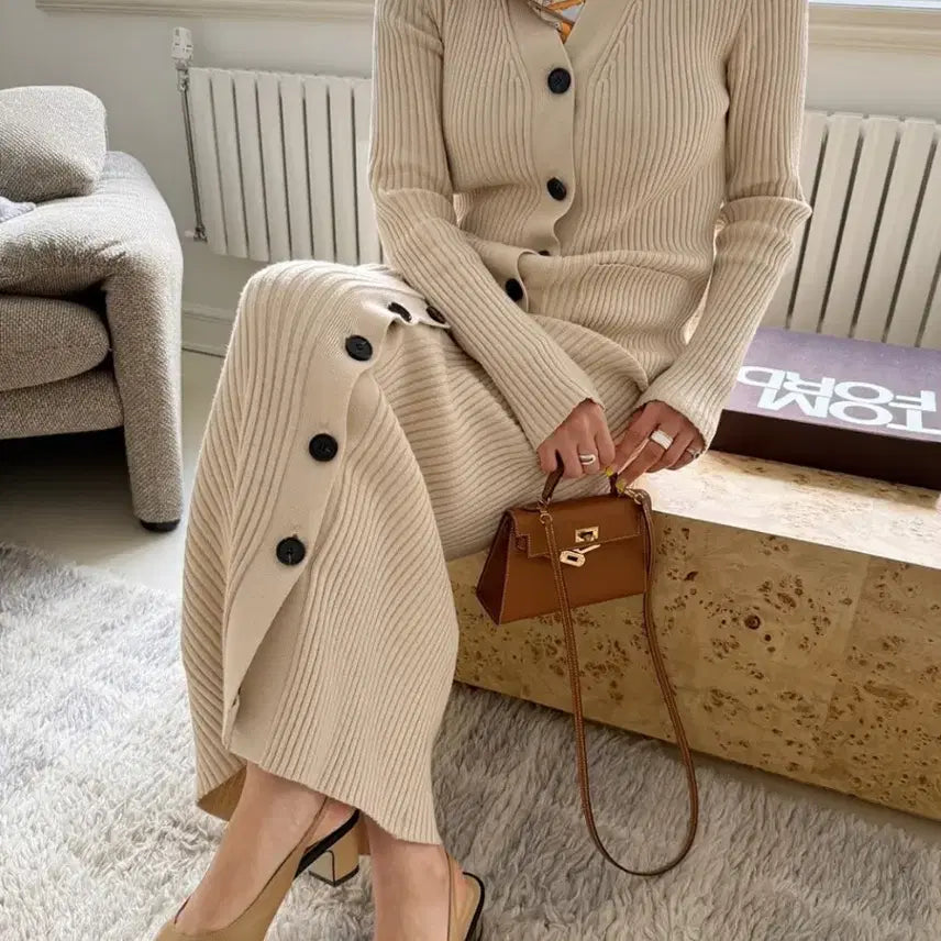 [BUNJANG] Kiri V-Neck Maxi Knit Dress - Beige / 케이리 브이넥 맥시 니트 원피스 - 베이지