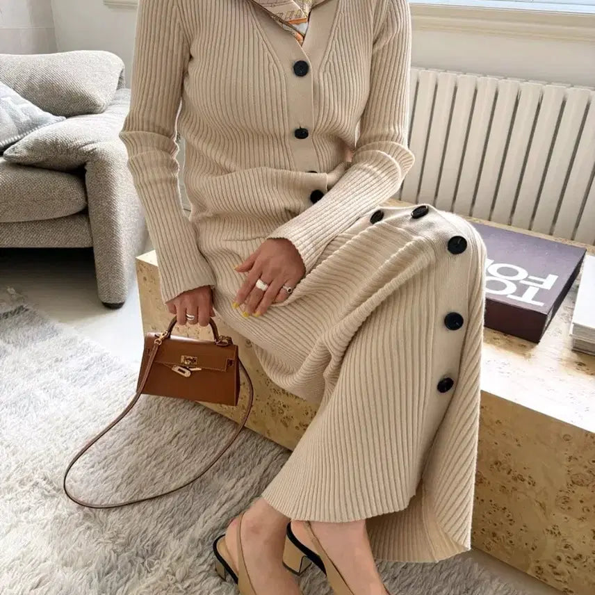 [BUNJANG] Kiri V-Neck Maxi Knit Dress - Beige / 케이리 브이넥 맥시 니트 원피스 - 베이지