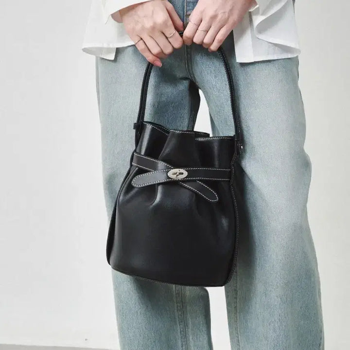 [BUNJANG] OSTKAKA Classic Belt Bucket Bag / 오스트카카 클래식 벨트 버킷백