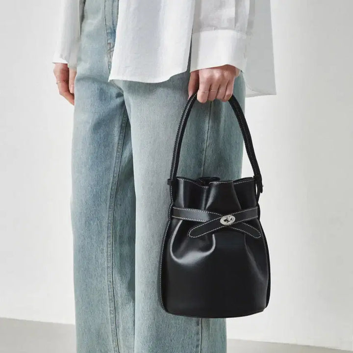 [BUNJANG] OSTKAKA Classic Belt Bucket Bag / 오스트카카 클래식 벨트 버킷백