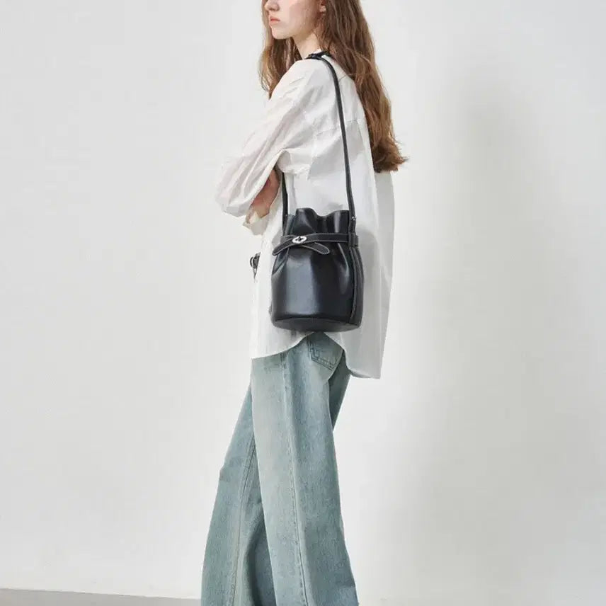 [BUNJANG] OSTKAKA Classic Belt Bucket Bag / 오스트카카 클래식 벨트 버킷백