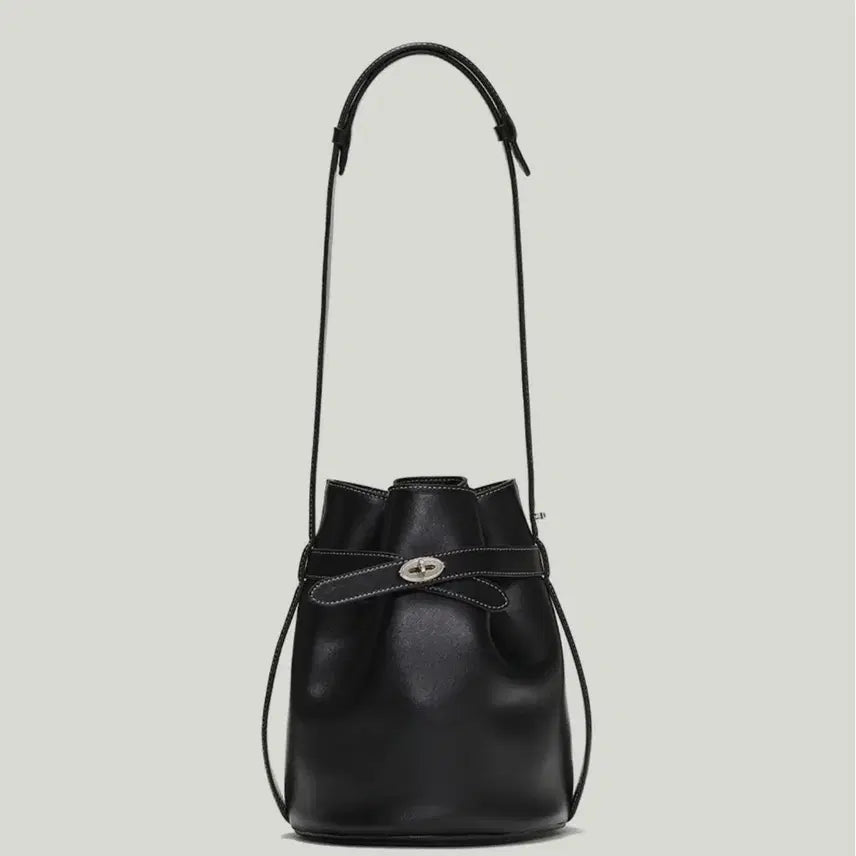 [BUNJANG] OSTKAKA Classic Belt Bucket Bag / 오스트카카 클래식 벨트 버킷백