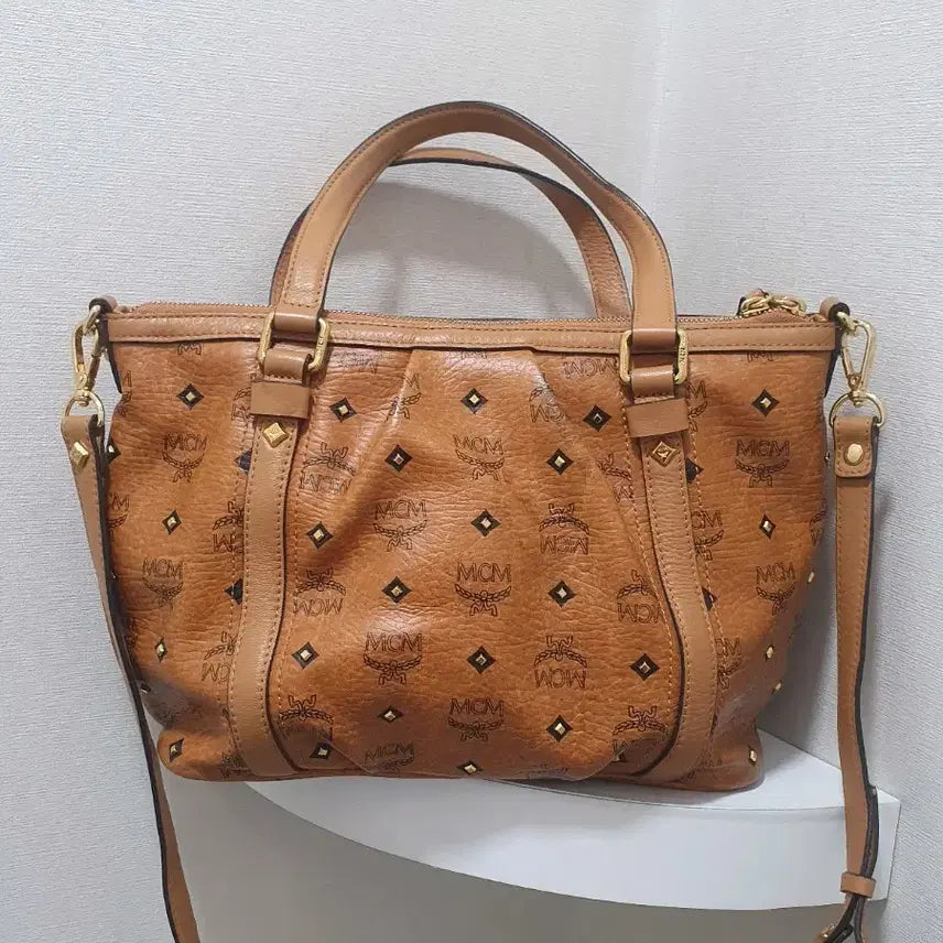 [SOLD OUT] MCM 비세토스숄더백(금장무늬)