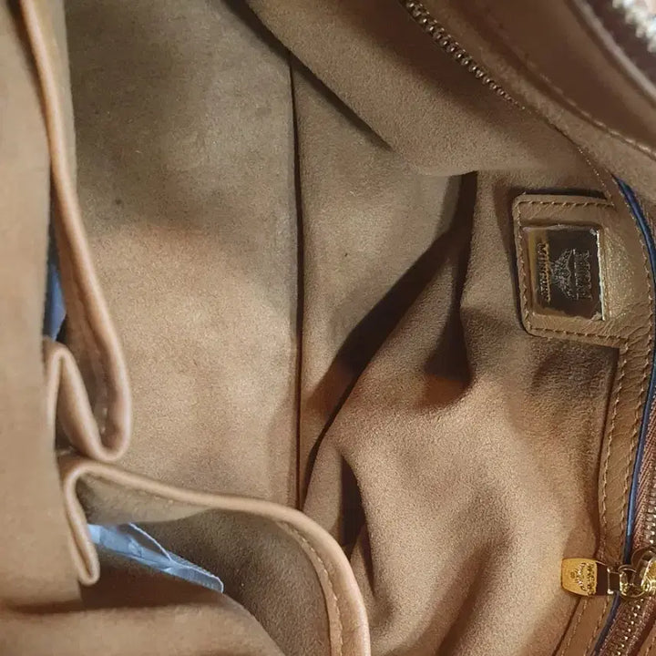 [SOLD OUT] MCM 비세토스숄더백(금장무늬)