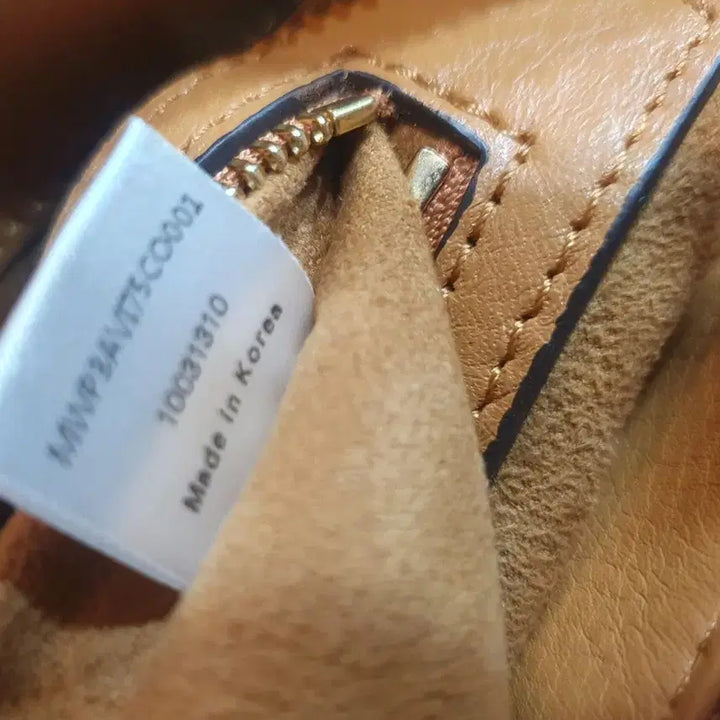 [SOLD OUT] MCM 비세토스숄더백(금장무늬)