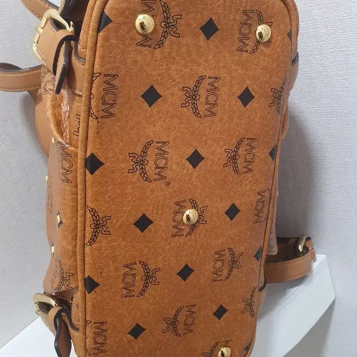 [SOLD OUT] MCM 비세토스숄더백(금장무늬)
