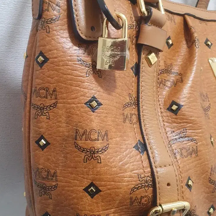 [SOLD OUT] MCM 비세토스숄더백(금장무늬)