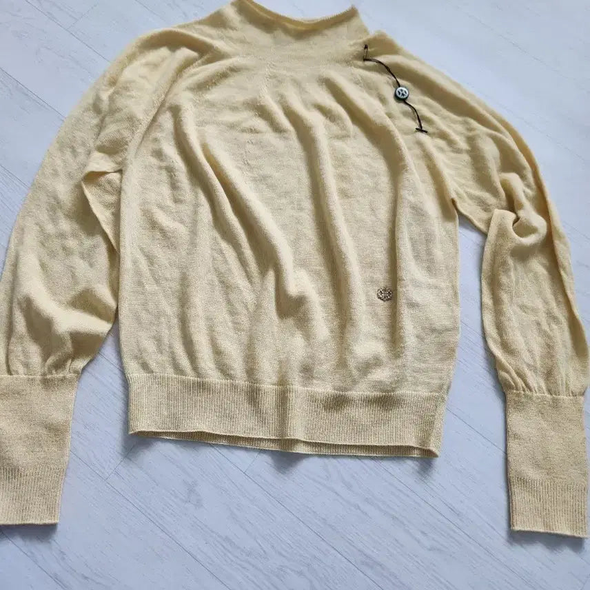 [BUNJANG] DEWL Yellow Knit with Brooch Accent / 마지막 가격내림 새상품 듀엘 니트