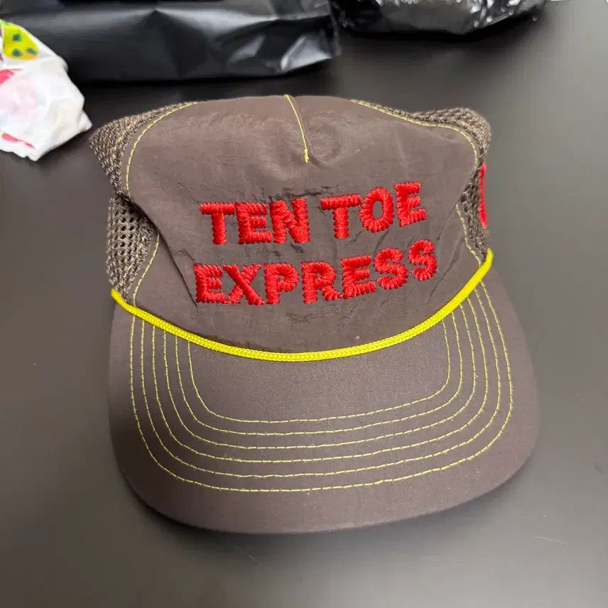 [BUNJANG] Alex Zuno 10 Toes Express Trucker Hat Brown / 알렉스 조노 텐 토우 익스프레스 트러커 햇 브라운