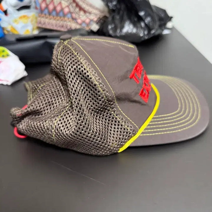 [BUNJANG] Alex Zuno 10 Toes Express Trucker Hat Brown / 알렉스 조노 텐 토우 익스프레스 트러커 햇 브라운