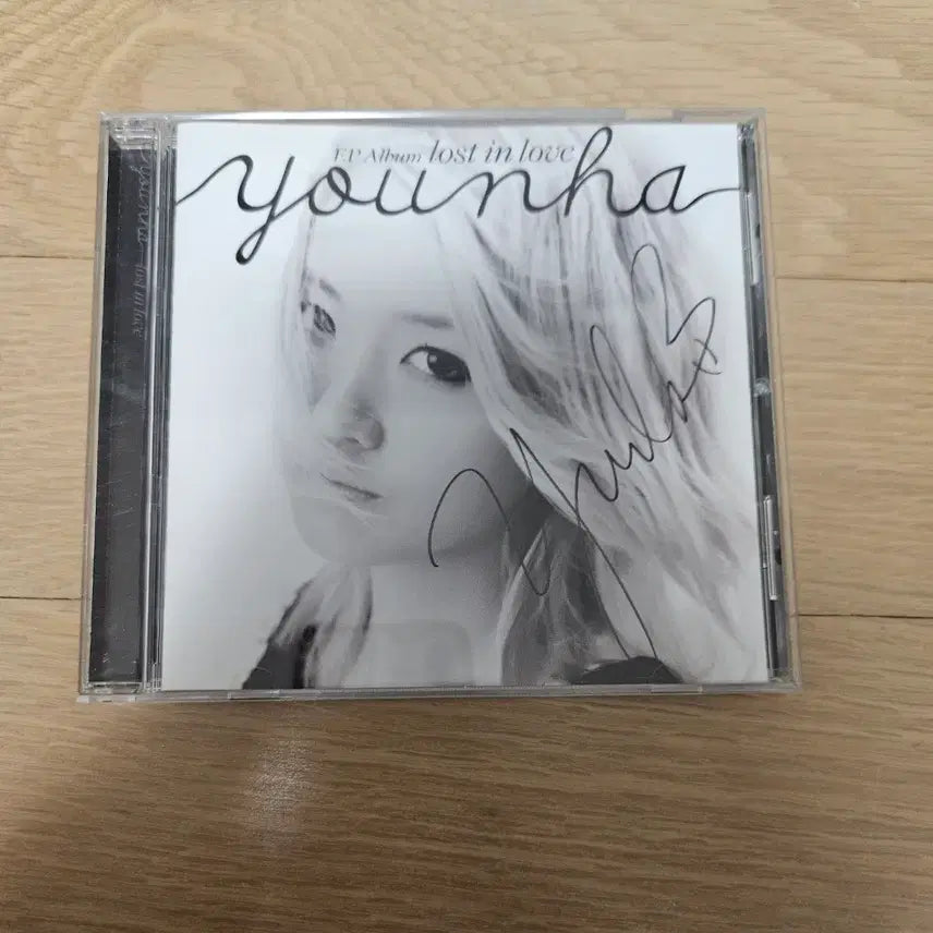 [BUNJANG] Younha Lost in Love Signed CD / 윤하 Lost in Love 친필싸인 CD