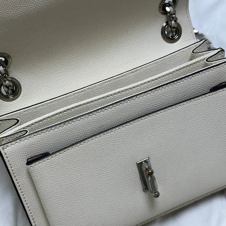 [BUNJANG] Lovecat Ivory Chain Bag Shoulder Crossbody Bag / 러브캣 아이보리 체인백 숄더백 크로스백 /샤르망 실버 은장 화이트 버클백
