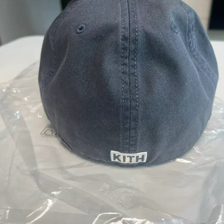 [SOLD OUT] [새상품] Kith x 47 뉴욕 양키스 빈티지 워시드 키스 볼캡 L