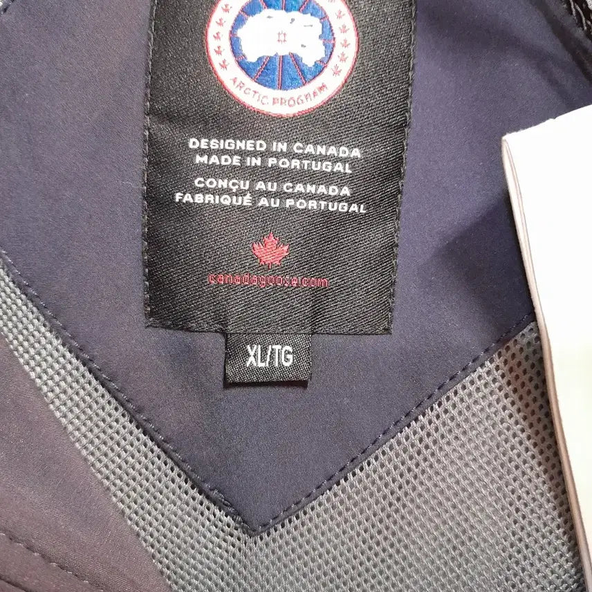 [BUNJANG] Canada Goose Hooded Windbreaker Jacket (105) / 캐나다구스 후드 바람막이 자켓105 정품