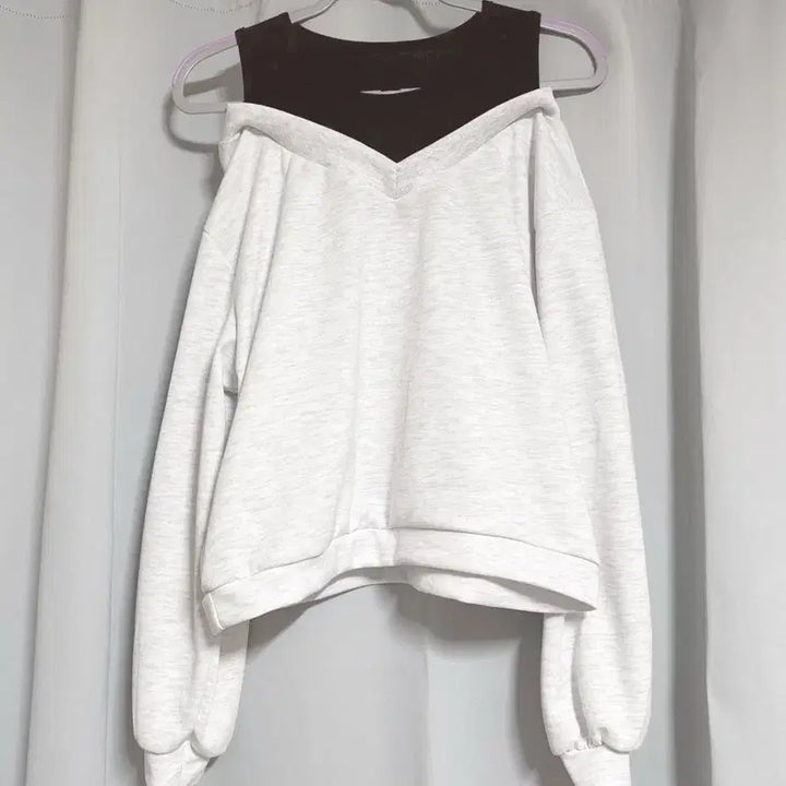 [BUNJANG] Off-the-Shoulder Sweatshirt / 오프숄더 맨투맨