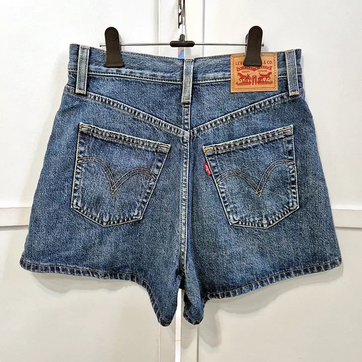 [SOLD OUT] 리바이스 데님 쇼츠 여성26