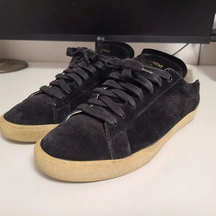 [SOLD OUT] 생로랑 40.5 클래식코트 스웨이드 스니커즈 블랙 정품 260정도
