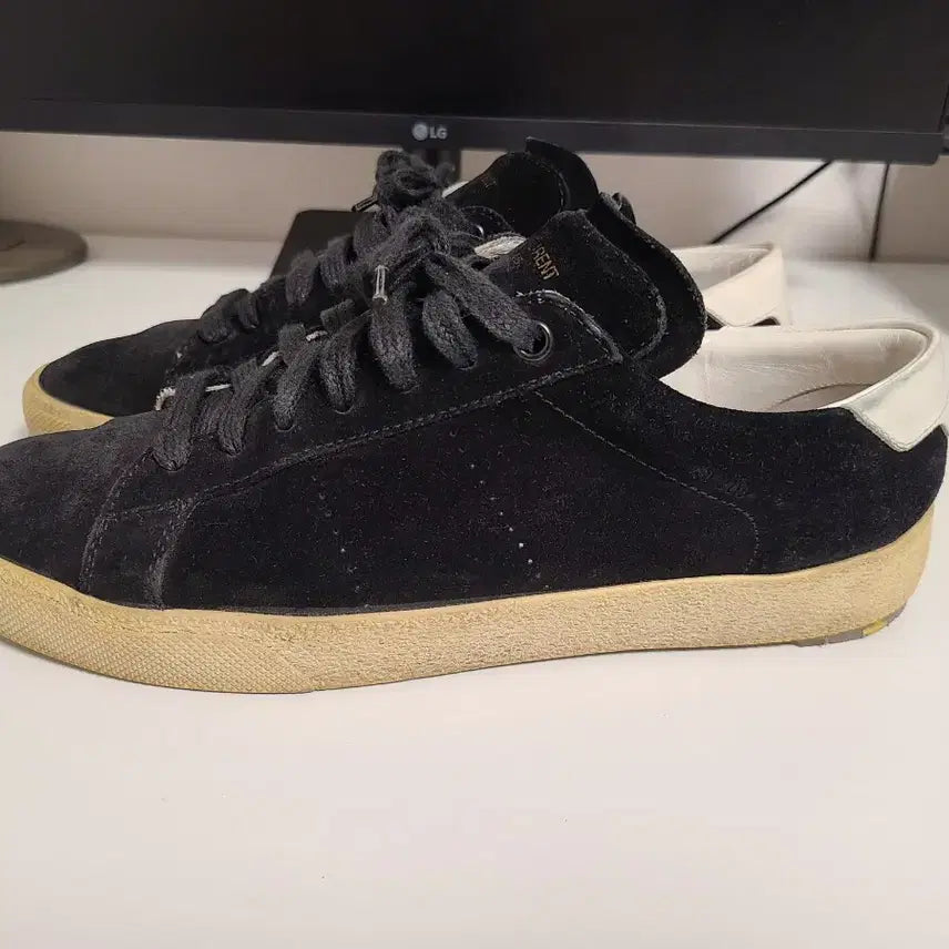 [SOLD OUT] 생로랑 40.5 클래식코트 스웨이드 스니커즈 블랙 정품 260정도