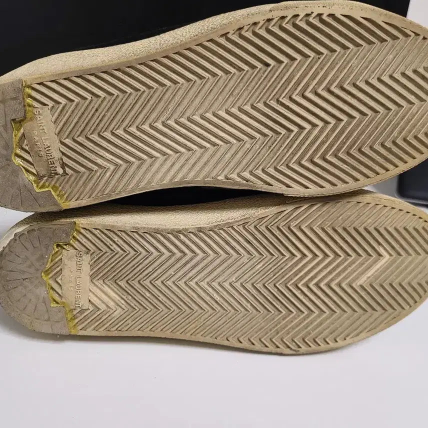 [SOLD OUT] 생로랑 40.5 클래식코트 스웨이드 스니커즈 블랙 정품 260정도