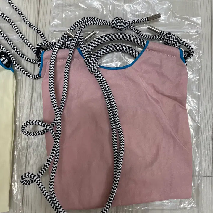 [BUNJANG] Hello Kitty Nylon Lightweight Tote/Shoulder/Cross Bag / 새상품)헬로키티 나일론 경량 토트&amp;숄더&amp;크로스백